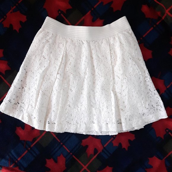 White Lace Skirt with underlay - Picture 1 of 4